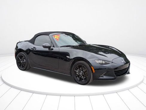 Used 2021 MAZDA MX-5 Miata Sport RWD image 2