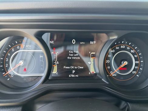 Used 2025 Jeep Gladiator Mojave w/ Convenience Group AWD/4WD image 35