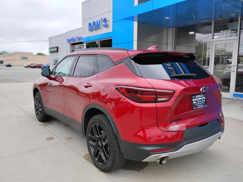 Used 2024 Chevrolet Blazer LT w/ Convenience Package FWD image 2