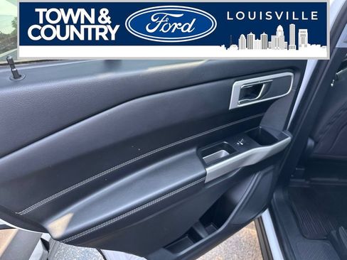 Used 2021 Ford Explorer XLT w/ Class III Trailer Tow Package AWD/4WD image 14