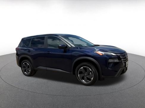 Used 2025 Nissan Rogue SV FWD image 2