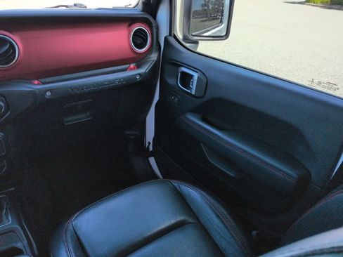 Used 2019 Jeep Wrangler Unlimited Rubicon AWD/4WD image 18