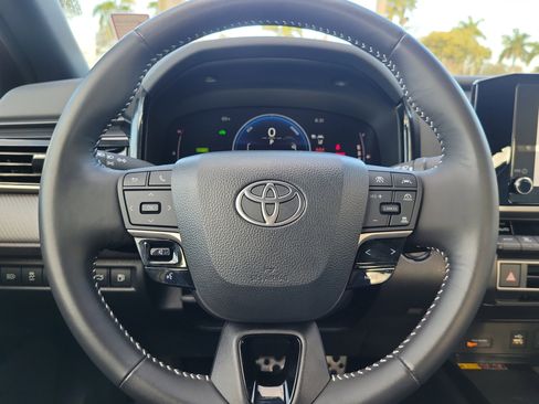 Used 2025 Toyota Camry SE image 15