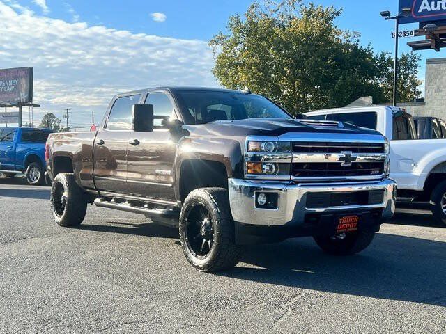 Used 2018 Chevrolet Silverado 2500 LT w/ LT Convenience Package AWD/4WD image 4