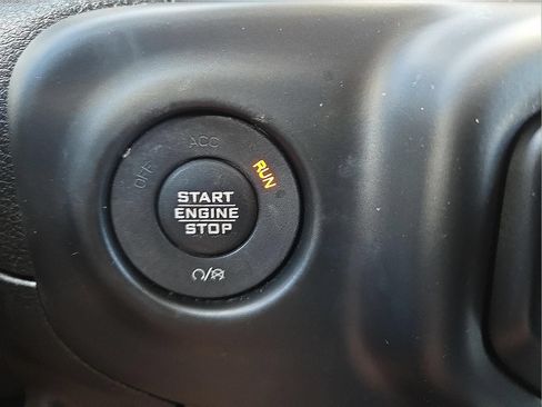 Used 2019 Jeep Wrangler Unlimited Sport S AWD/4WD image 25