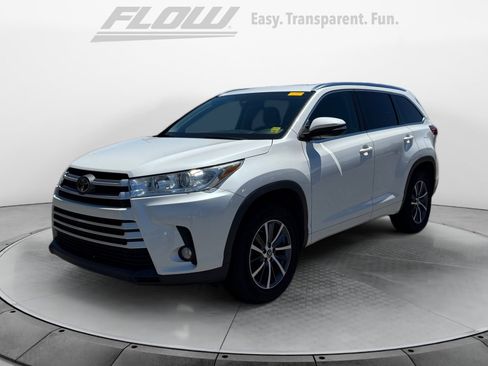 Used 2018 Toyota Highlander XLE FWD image 3