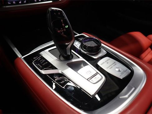 Certified 2022 BMW ALPINA B7 xDrive w/ Luxury Rear Seating Package image 29