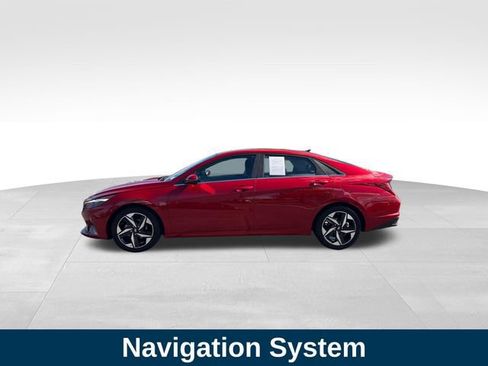 Used 2022 Hyundai Elantra Limited FWD image 2