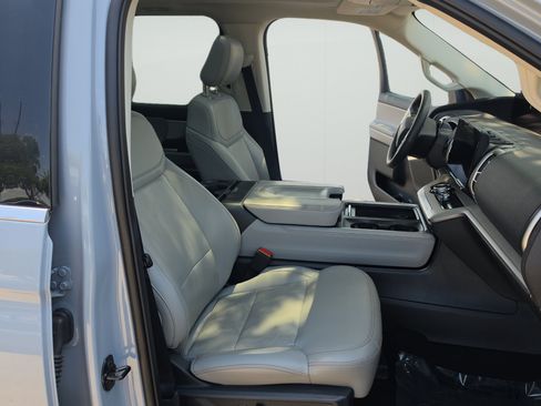Used 2025 Ford Expedition Active RWD image 26