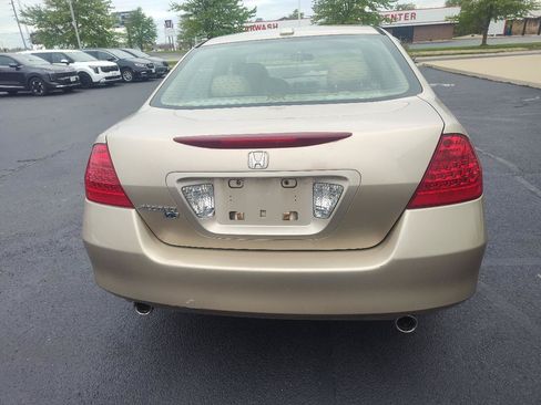Used 2005 Honda Accord EX image 9