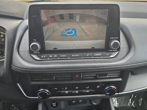 Used 2024 Nissan Rogue S FWD image 31