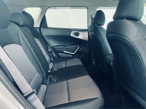 Used 2023 Kia Soul LX w/ LX Technology Package FWD image 17