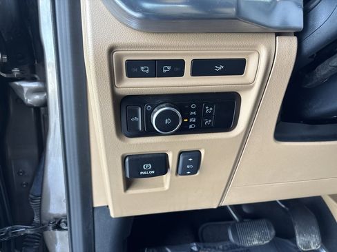 Used 2023 Ford F150 Lariat w/ Max Trailer Tow Package image 19