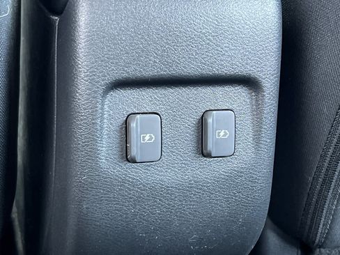 Used 2023 Nissan Kicks SR image 15