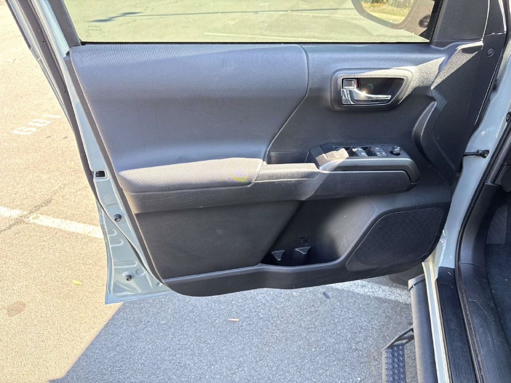 Used 2022 Toyota Tacoma TRD Sport AWD/4WD image 27