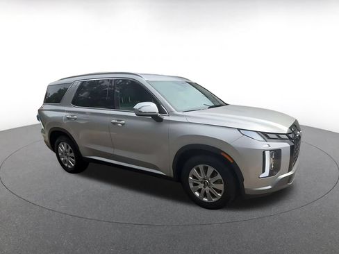 Used 2025 Hyundai Palisade SEL FWD image 2