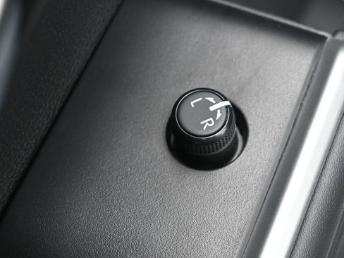 Certified 2021 Toyota Highlander XLE image 12