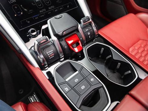 Used 2020 Lamborghini Urus AWD/4WD image 27