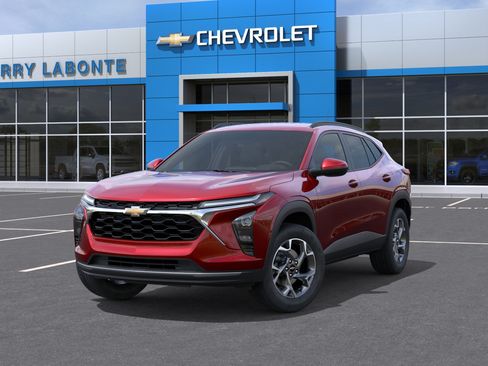 New 2026 Chevrolet Trax LT w/ Driver Confidence Package FWD image 8