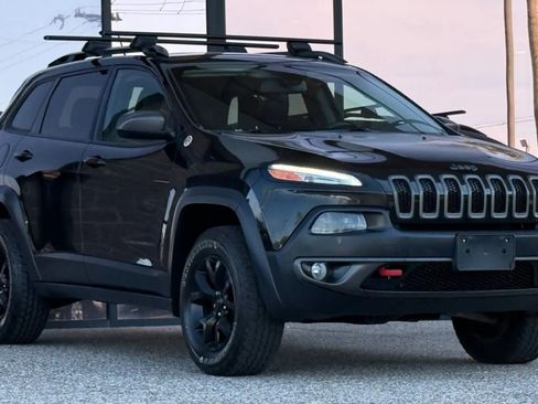 Used 2015 Jeep Cherokee Trailhawk w/ Leather Interior Group AWD/4WD image 17