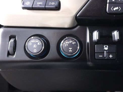 Used 2018 GMC Yukon Denali w/ Denali Ultimate Package AWD/4WD image 10