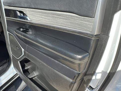 Used 2024 Jeep Wagoneer Series II w/ Flexible Seating Group image 20