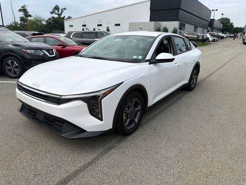 Certified 2025 Kia K4 FWD image 3