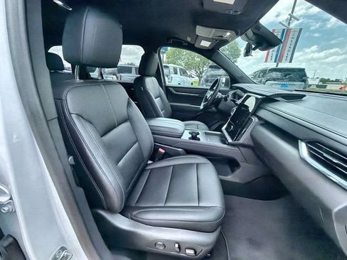 Certified 2026 GMC Acadia Elevation w/ Elevation Premium Package FWD image 27