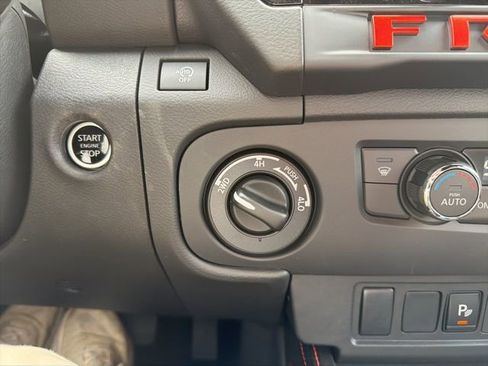 Used 2025 Nissan Frontier PRO-4X w/ Interior Protection Package image 30