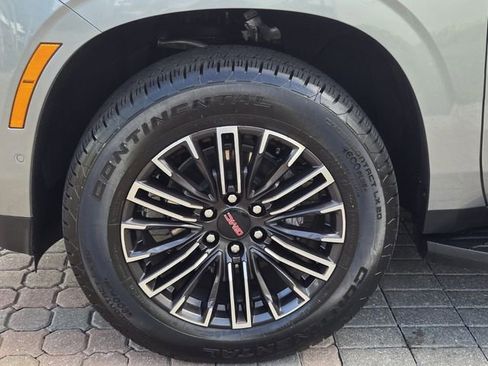 Used 2025 GMC Yukon XL Elevation image 12