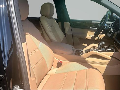 Used 2023 Porsche Cayenne Platinum Edition AWD/4WD image 6