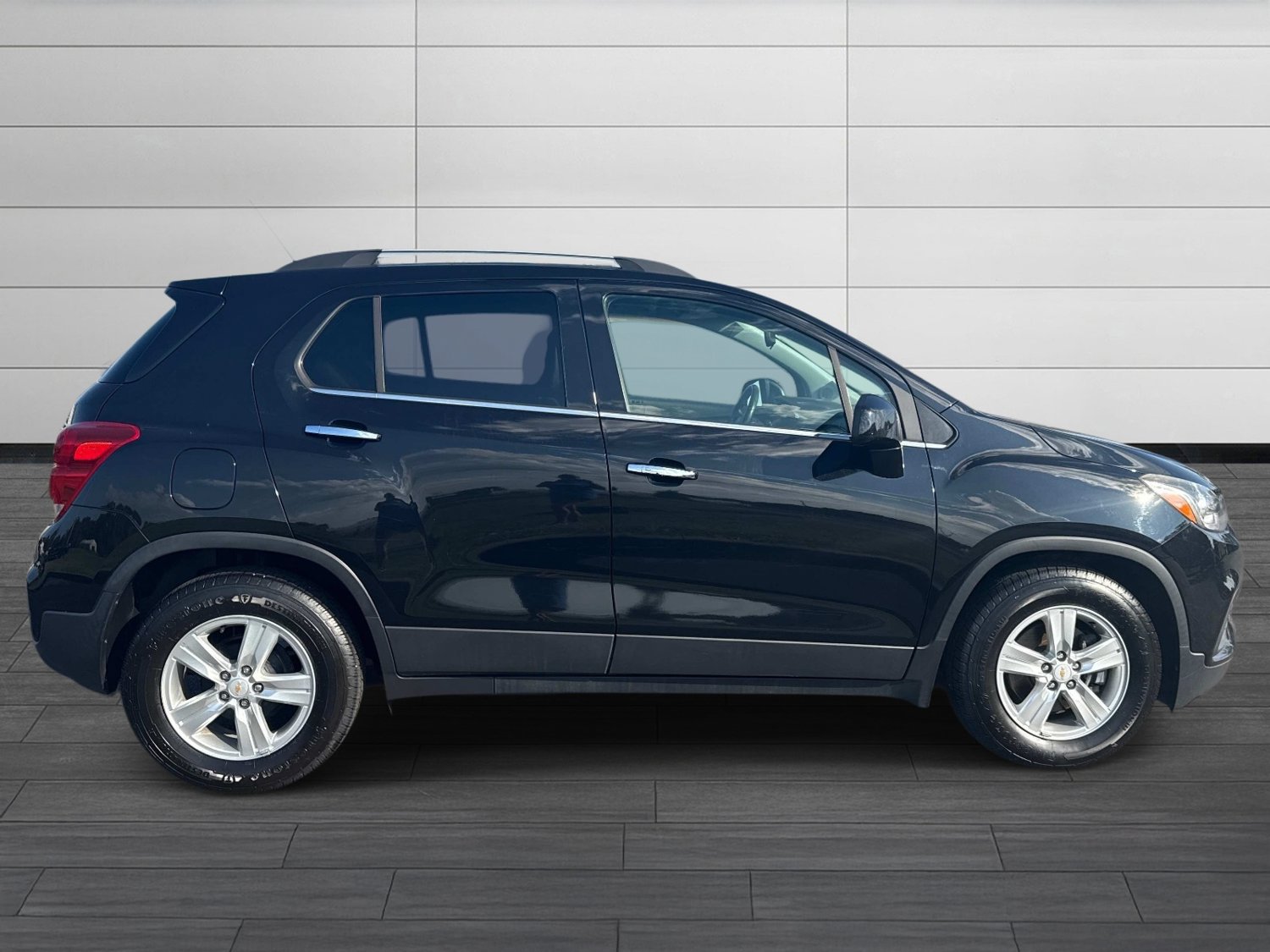 Used 2020 Chevrolet Trax LT w/ LT Convenience Package FWD image 3