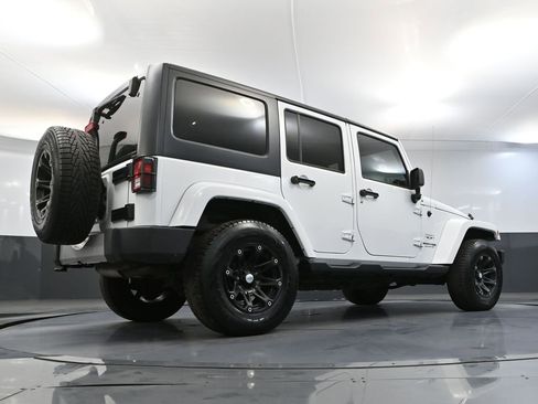 Used 2018 Jeep Wrangler Unlimited Sahara w/ Connectivity Group image 46