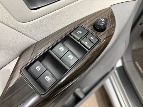 Used 2019 Toyota Sienna XLE Premium image 18