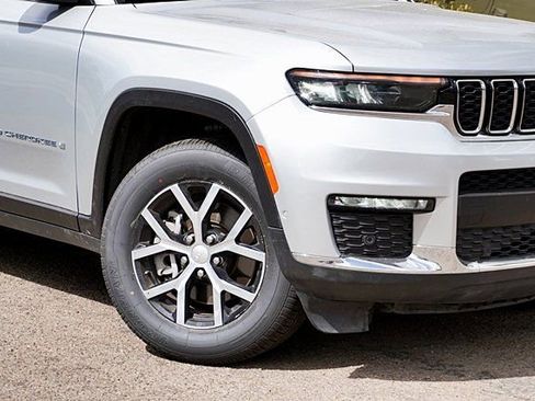 Used 2024 Jeep Grand Cherokee L Limited w/ Luxury Tech Group II AWD/4WD image 4