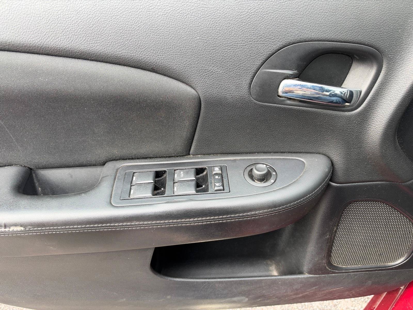 Used 2012 Chrysler 200 Touring FWD image 11