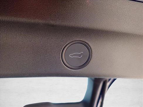 Used 2021 Tesla Model Y Long Range image 9