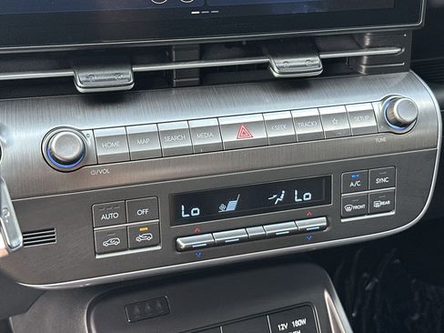 Used 2024 Hyundai Kona SEL w/ Convenience Package FWD image 16