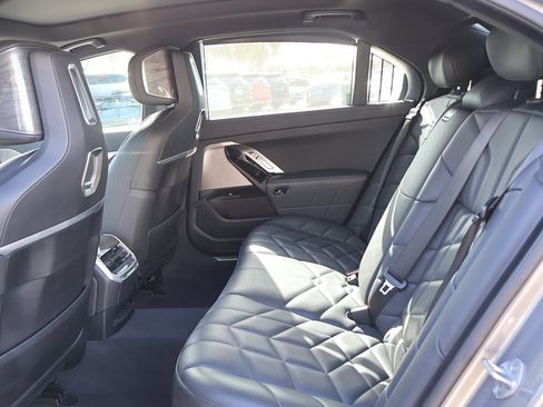 Used 2025 BMW 740i image 41