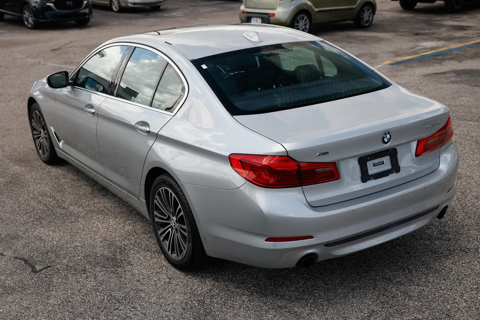 Used 2019 BMW 530i xDrive w/ Convenience Package AWD/4WD image 3