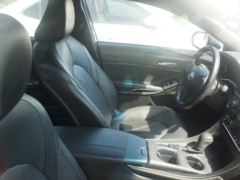 Used 2019 Toyota Avalon XLE w/ Moonroof Package FWD image 5
