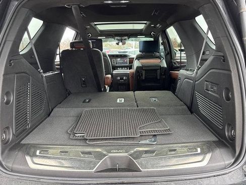 Used 2023 GMC Yukon Denali Ultimate image 10
