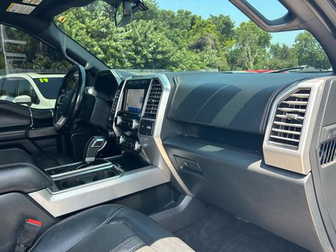Used 2019 Ford F150 Platinum w/ Equipment Group 701A Luxury AWD/4WD image 8