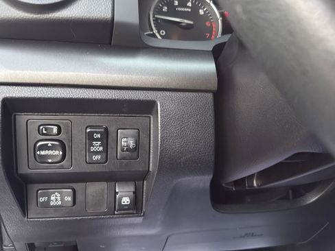 Used 2017 Toyota Tundra SR5 image 13