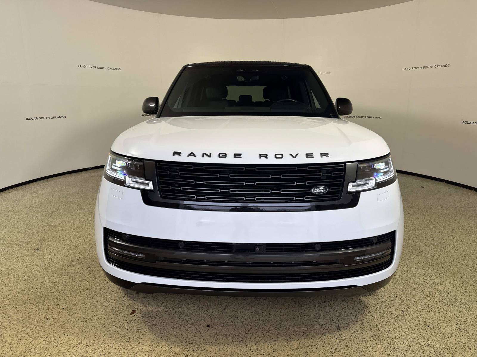 Used 2025 Land Rover Range Rover SE AWD/4WD image 8
