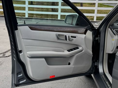 Used 2014 Mercedes-Benz E 350 4MATIC Wagon image 12