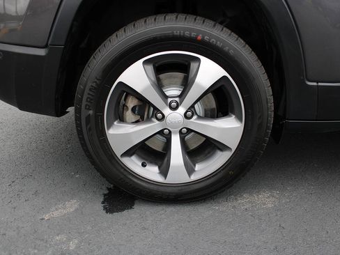 Used 2021 Jeep Cherokee Limited AWD/4WD image 16