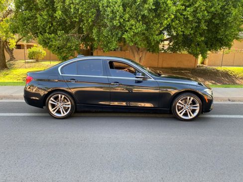 Used 2018 BMW 330i Sedan RWD image 4