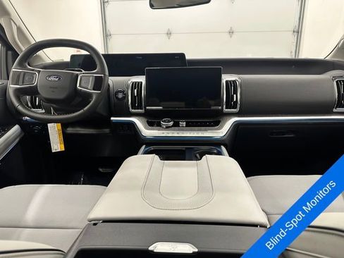 New 2026 Ford Expedition Max Platinum w/ Platinum Ultimate Package AWD/4WD image 16