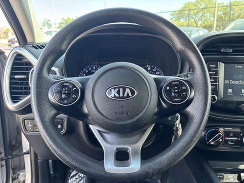 Used 2020 Kia Soul S FWD image 11